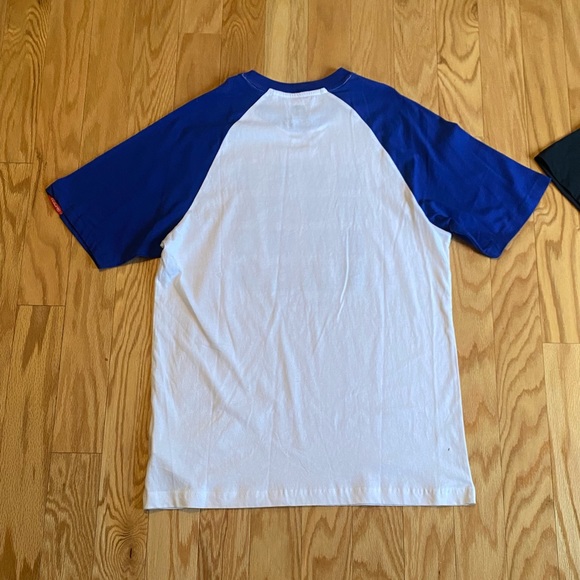 Lot of 2 Hot Tuna Surf Wear Australia T Shirts Men’s size Small Tee Shirt - Picture 7 of 13